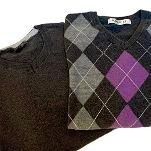 OLD NAVY LOT OF TWO V-NECK SWEATERS FOR MEN, LARGE